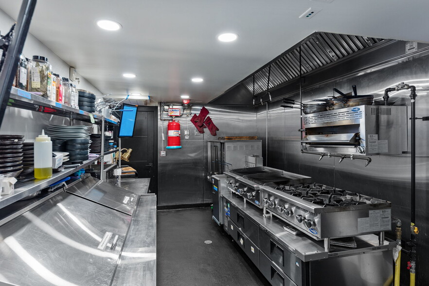 More Photos Of 38 Chinquapin Rd, Pinehurst Restaurant For Sale