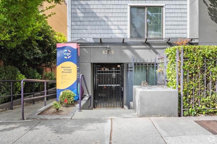 More Photos Of 4719 15th Ave NE, Seattle Apartments For Sale