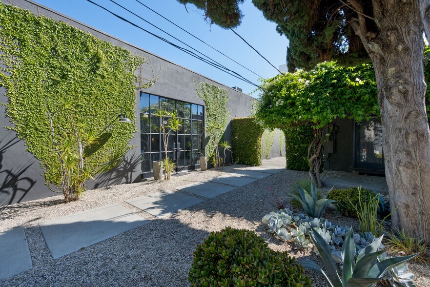 More Photos Of 3740 Motor Ave, Los Angeles Office For Lease