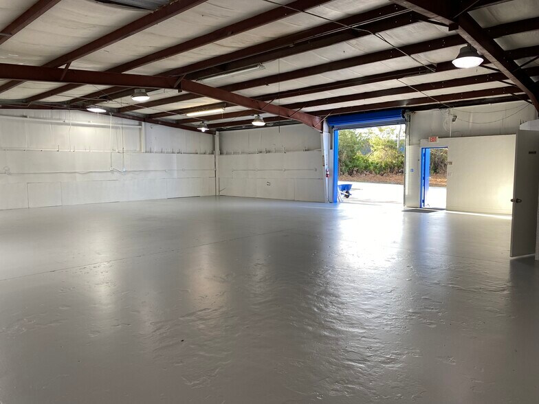More Photos Of 2310 Dobbs Rd, Saint Augustine Warehouse For Lease