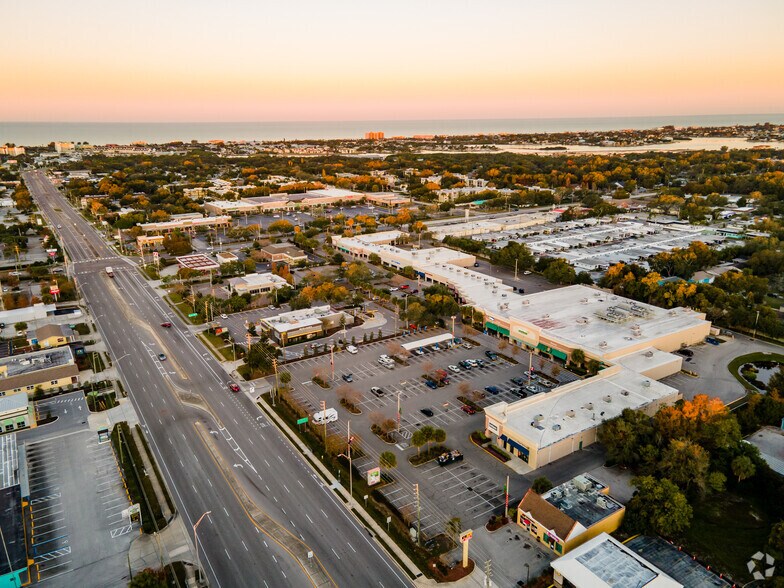 More Photos Of 13801-13847 Walsingham Rd, Largo General Retail For Lease
