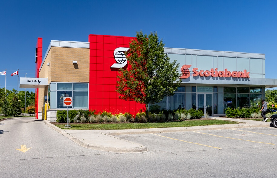 More Photos Of 927 Southdale W rd, London General Retail For Lease