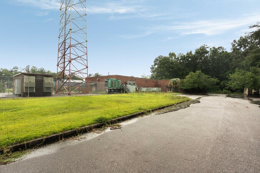 More Photos Of 4920 Appian Way, North Charleston Light Manufacturing For Lease