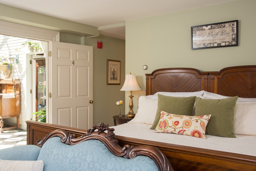 More Photos Of 308 Old Main St, South Yarmouth Hospitality For Sale