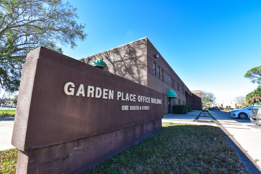 More Photos Of 1 S A St, Pensacola Office For Lease