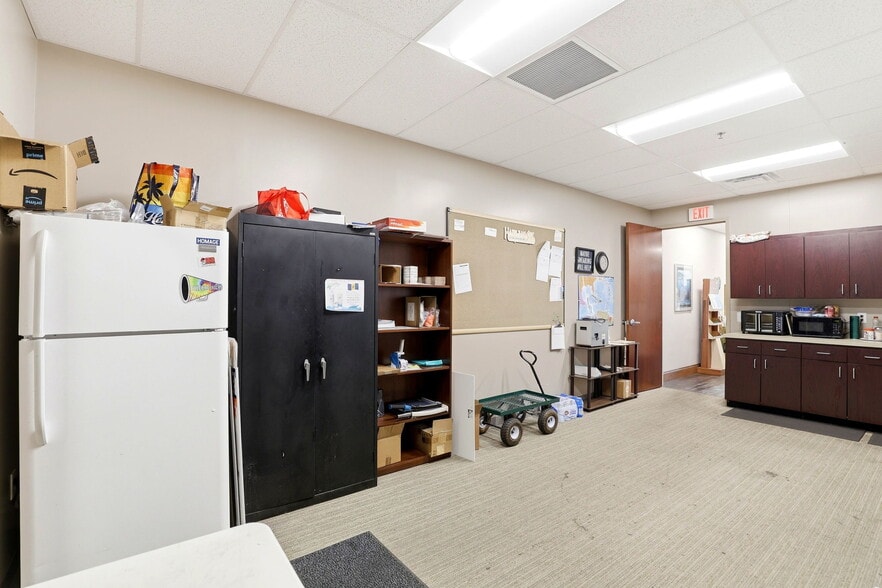 More Photos Of 6881 Kingspointe Pky, Orlando Flex For Sale