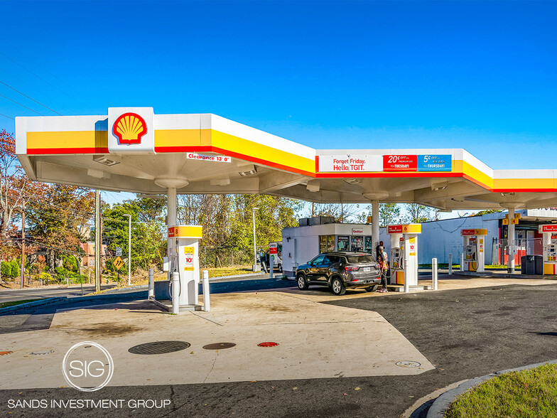 Primary Photo Of 4420 Wheeler Rd, Oxon Hill Service Station For Sale