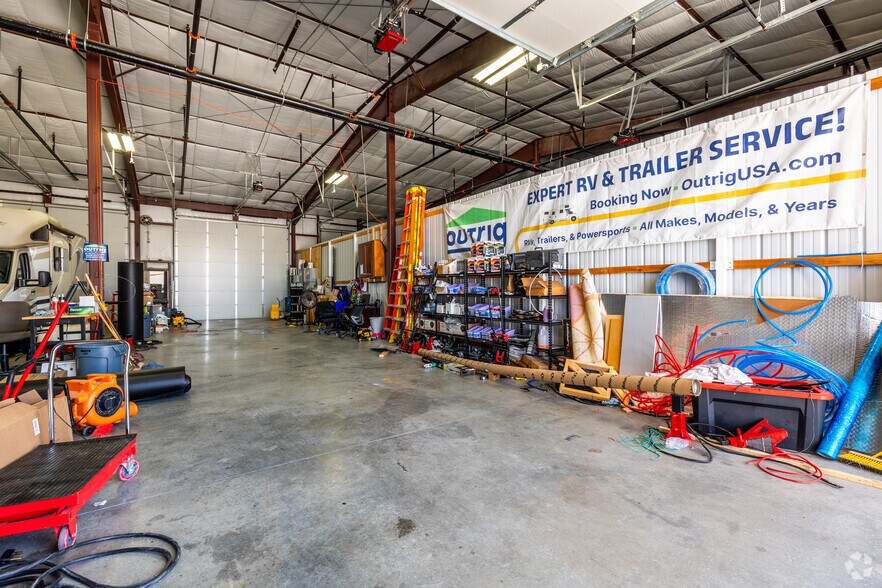 More Photos Of 14600 N US Highway 169, Smithville Self Storage For Lease