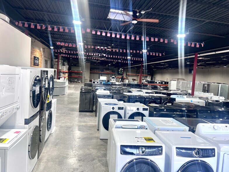 More Photos Of 7410 Sni-A-Bar Rd, Kansas City Manufacturing For Lease