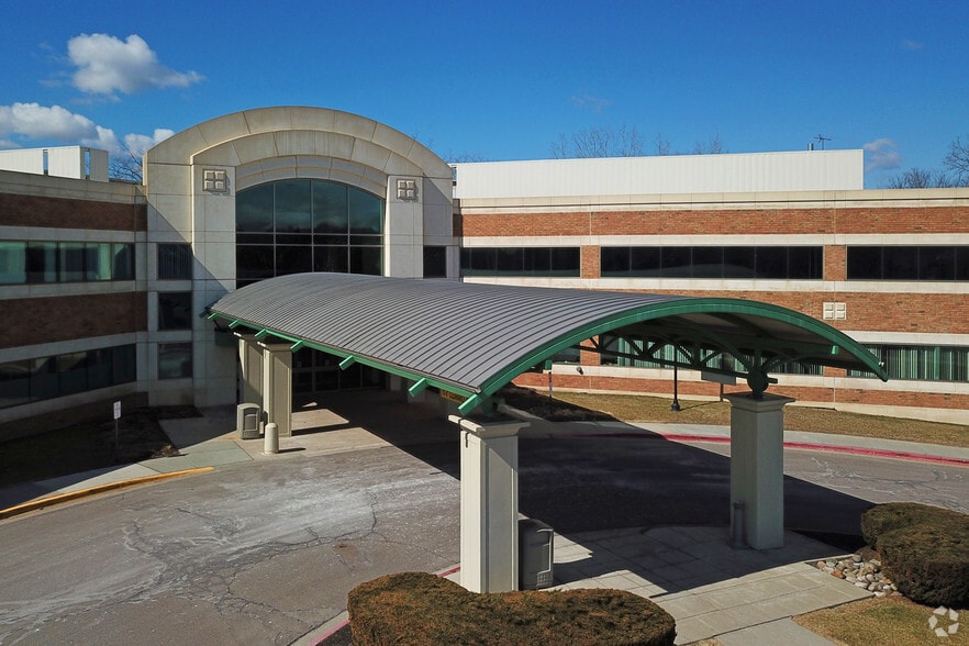 More Photos Of 6770 Dixie Hwy, Village of Clarkston Medical For Lease