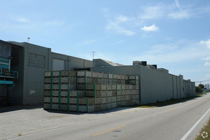 Primary Photo Of 2130 N Old Dixie Hwy, Fort Pierce Warehouse For Sale