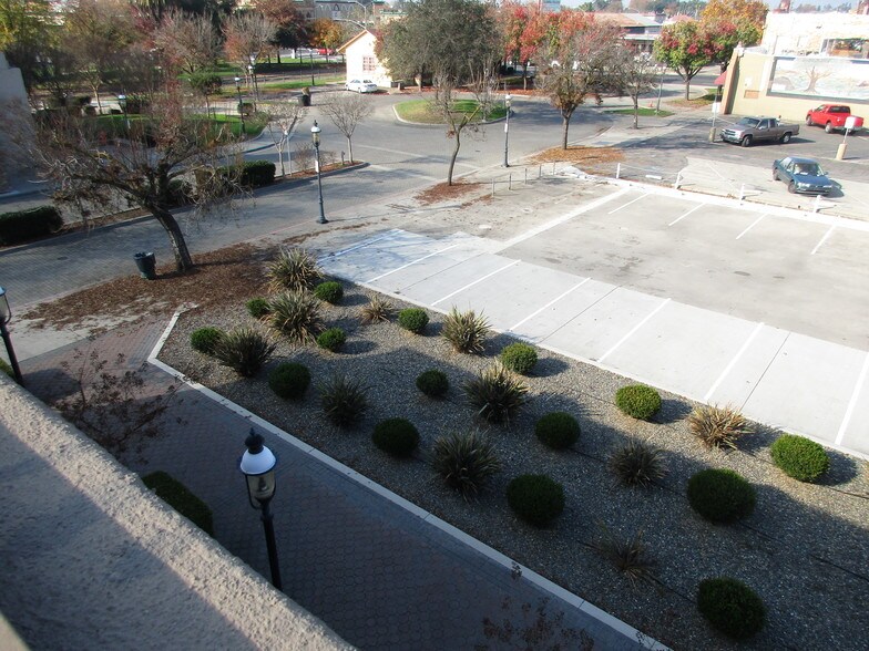 More Photos Of 151 S Sierra Ave, Oakdale Freestanding For Sale