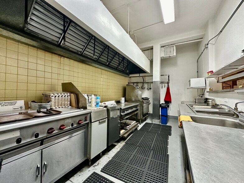 More Photos Of 925 1st Ave, Monte Vista Hotel For Sale