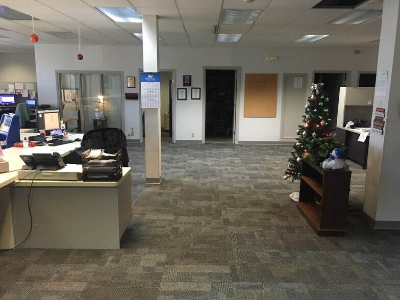 More Photos Of 100 S 6th Ave, West Bend Flex For Lease