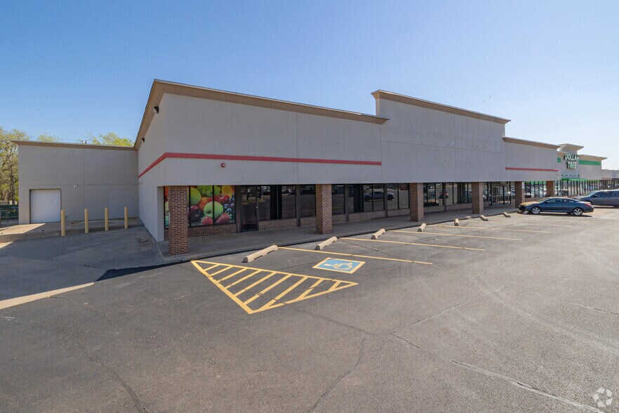 More Photos Of 4303-4349 SE 15th St, Del City General Retail For Lease