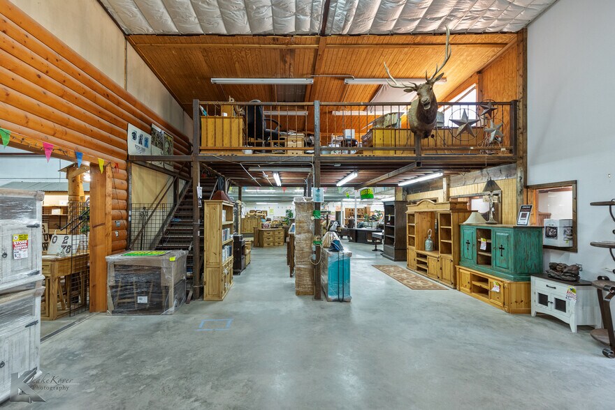 More Photos Of 302 N Access Rd, Clyde Showroom For Sale