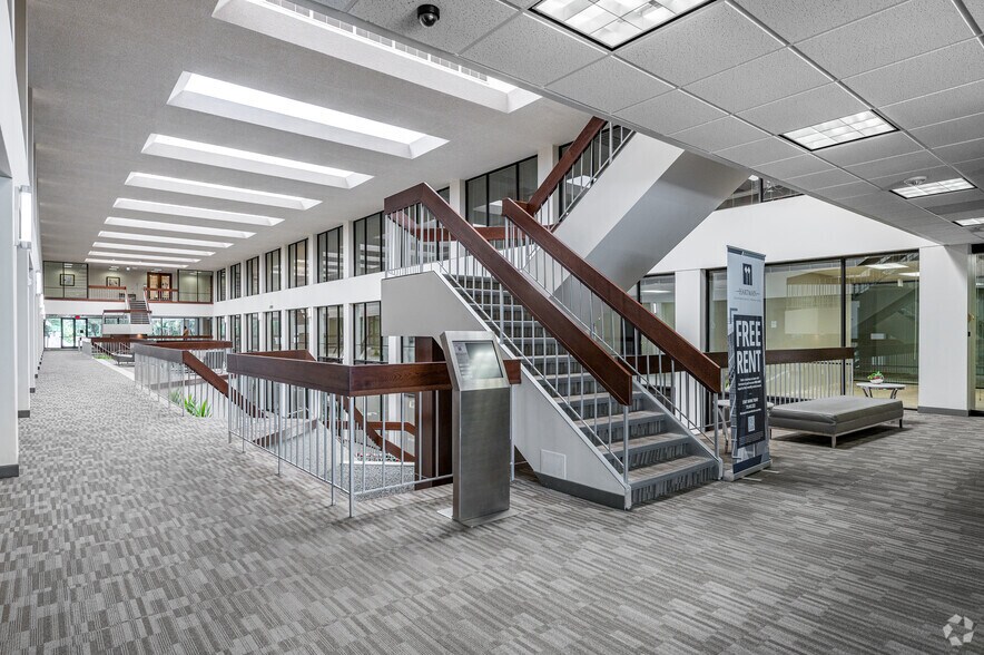 More Photos Of 1333 Corporate Dr, Irving Loft Creative Space For Lease