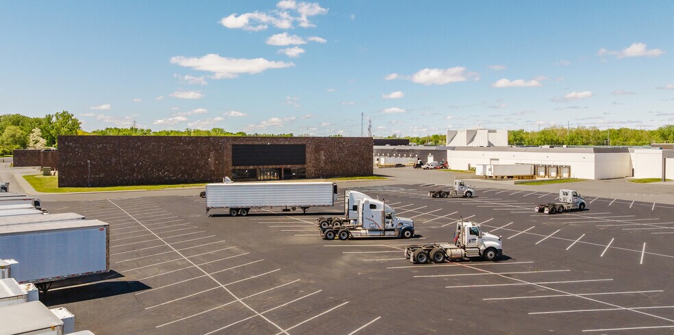 More Photos Of 3701 S Main St, Elkhart Warehouse For Lease