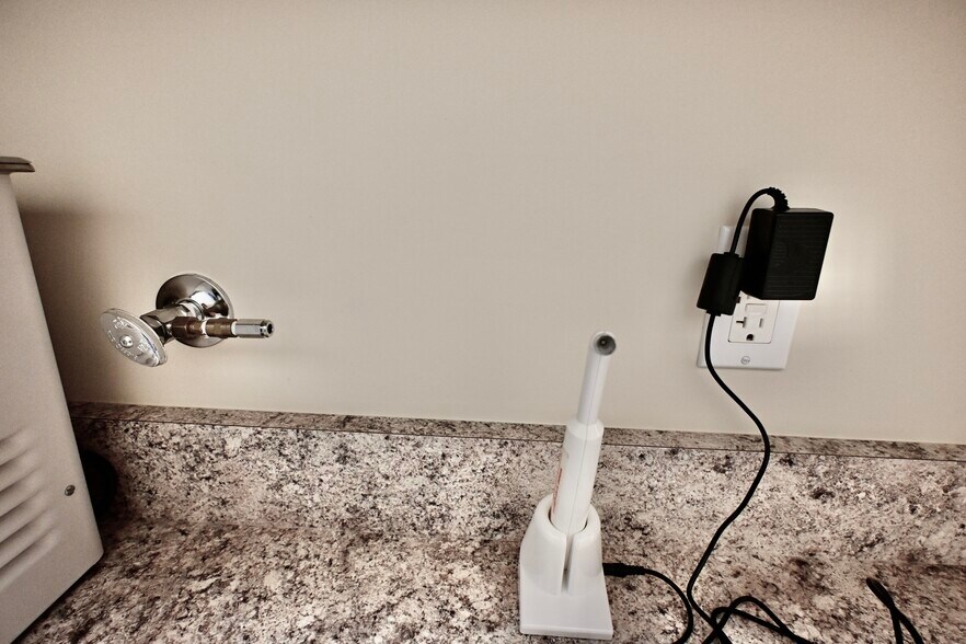More Photos Of 4 Dearfield Dr, Greenwich Medical For Lease
