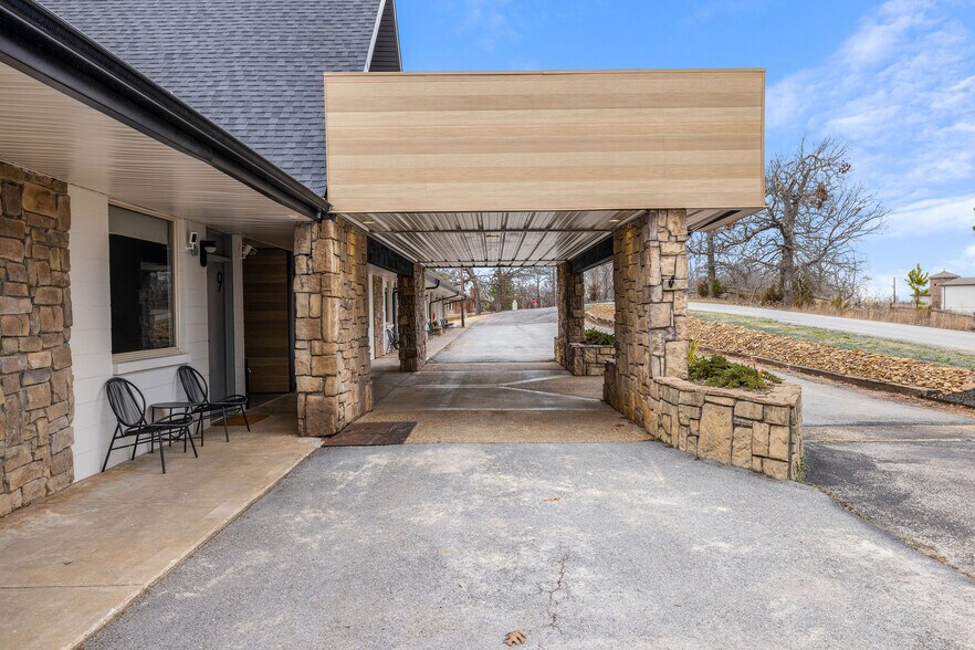 More Photos Of 14733 Dutchmans Dr, Rogers Hotel For Sale