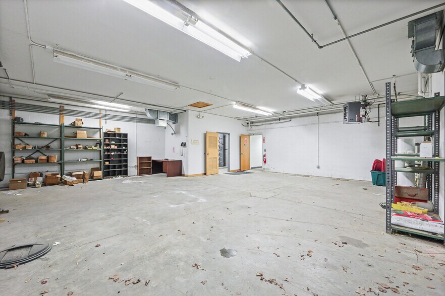 More Photos Of 37401 Stevens Blvd, Willoughby Flex For Lease