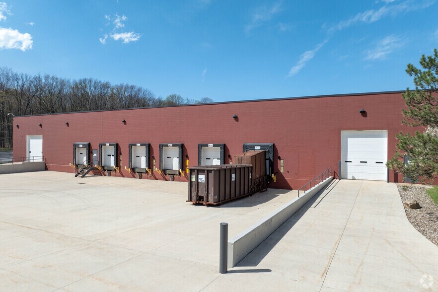 More Photos Of 6680 Parkland Blvd, Solon Warehouse For Lease