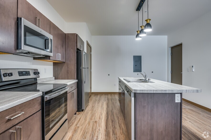 More Photos Of 2001 Marathon St, Neenah Apartments For Sale