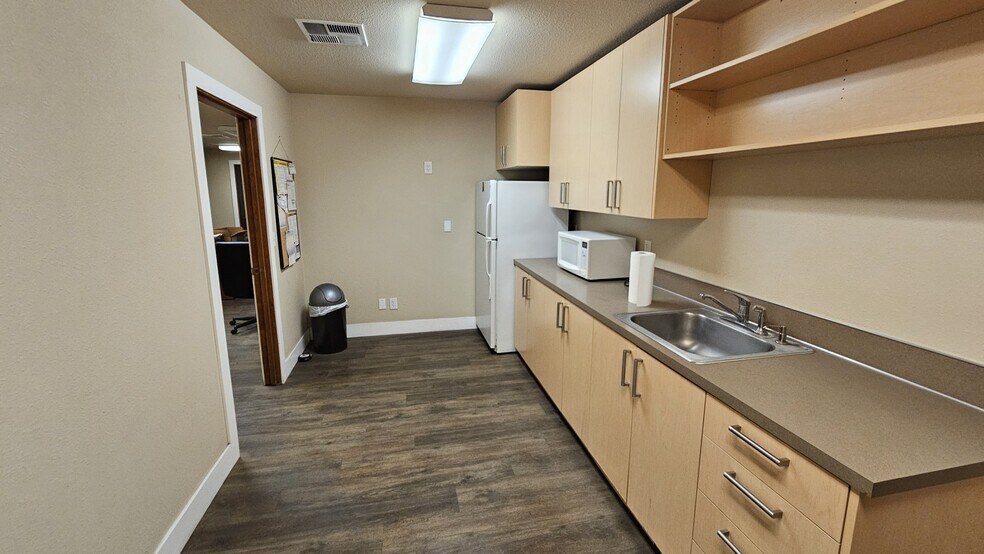 More Photos Of 625 W Scott Ave, Woodland Warehouse For Lease
