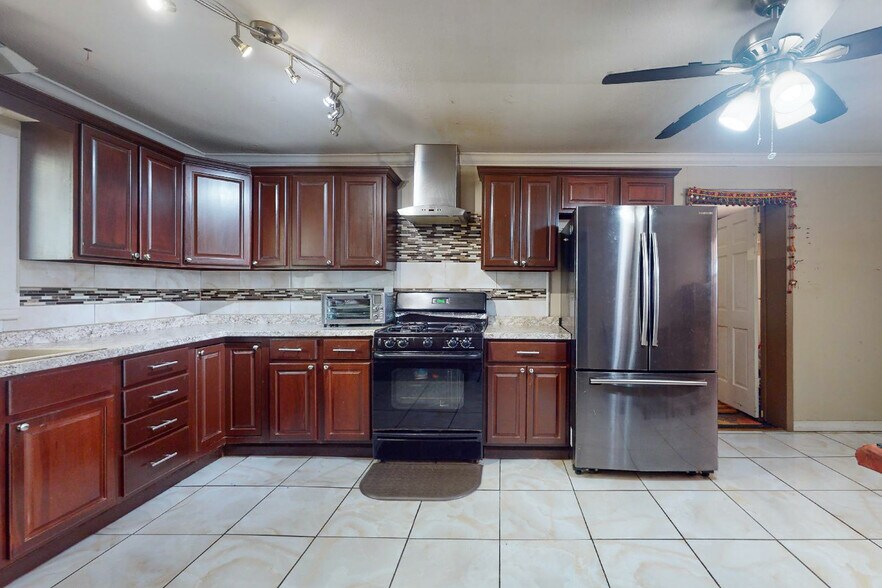 More Photos Of 819 W 7th St, Texarkana Hotel For Sale