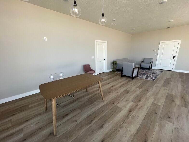 More Photos Of 135-139 W 900 N, Springville Light Distribution For Sale