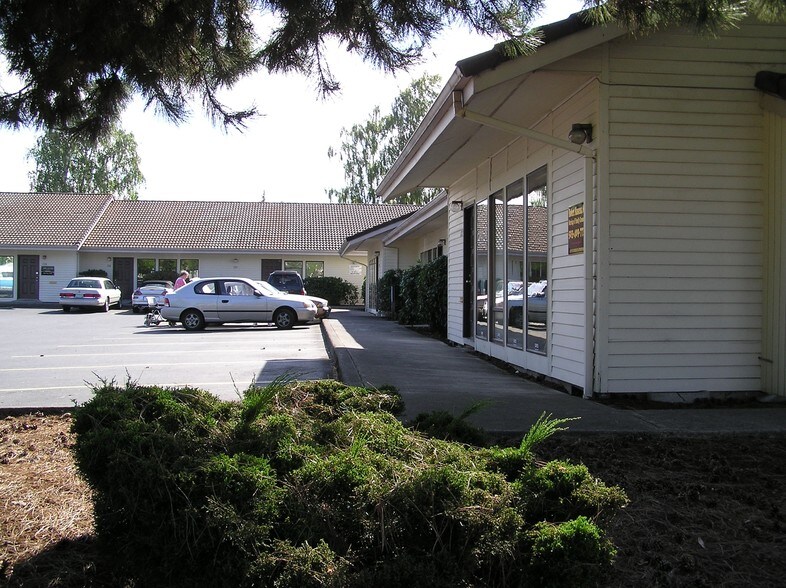 More Photos Of 720-728 Hawthorne Ave NE, Salem Unknown For Lease