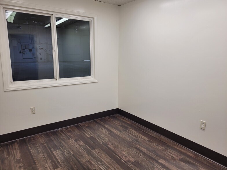 More Photos Of 954-960 W Brooks St, Ontario Warehouse For Lease