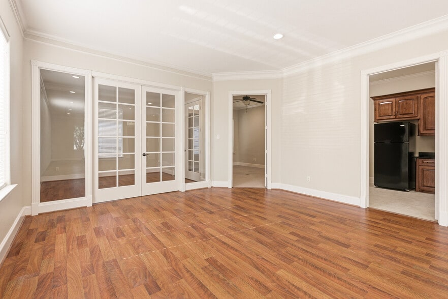 More Photos Of 11623 Spring Cypress Rd, Tomball Office For Sale