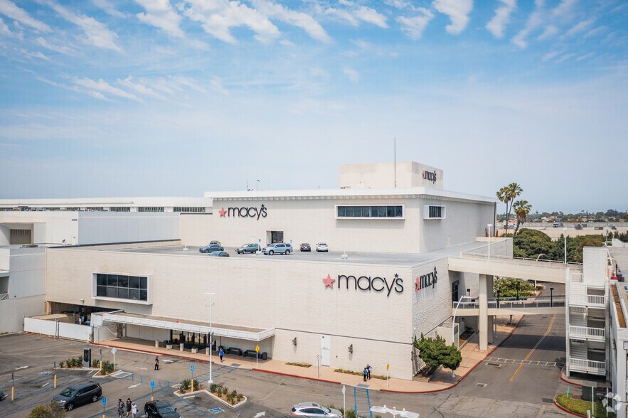 More Photos Of 21712 Hawthorne Blvd, Torrance General Retail For Lease