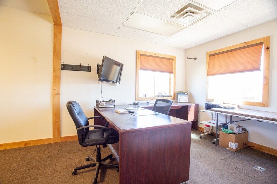 More Photos Of 4319 16th Ave W, Williston Industrial For Lease