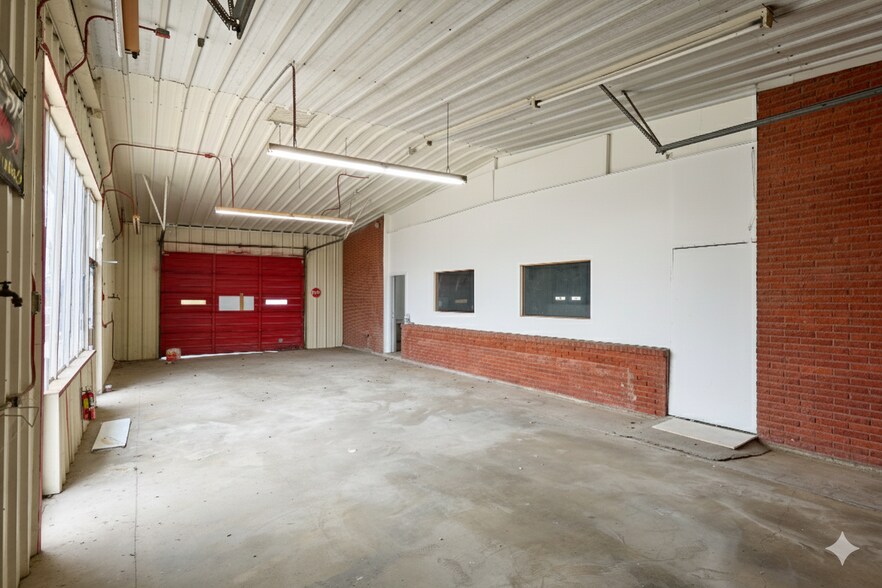 More Photos Of 500 W 2nd St, Taylor Freestanding For Sale