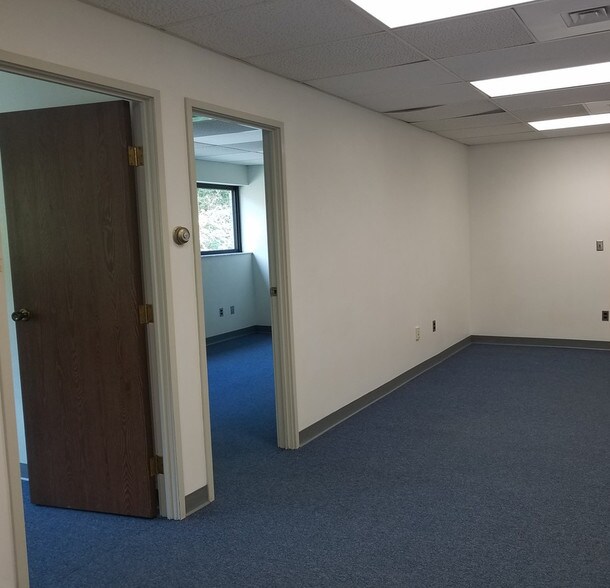 More Photos Of 4068 Mt Royal Blvd, Allison Park Medical For Lease