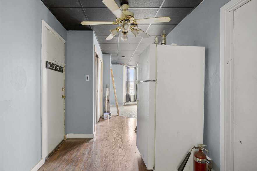 More Photos Of 1118 Broadway, Albany Bar For Sale