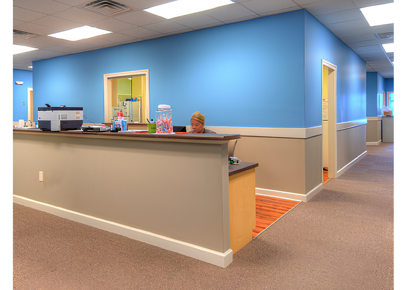 More Photos Of 841 S Buncombe Rd, Greer Showroom For Lease
