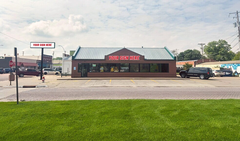 Primary Photo Of 101 Main St, Halstead Restaurant For Sale