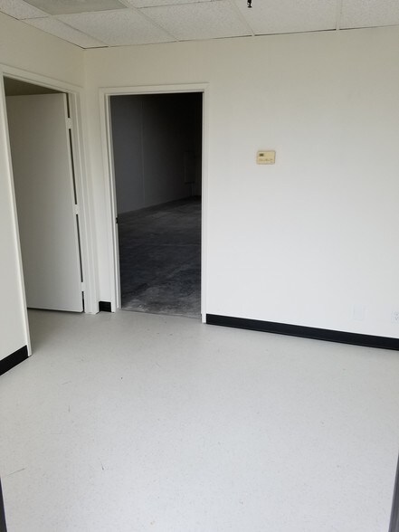 More Photos Of 190 N Arrowhead Ave, Rialto Warehouse For Lease