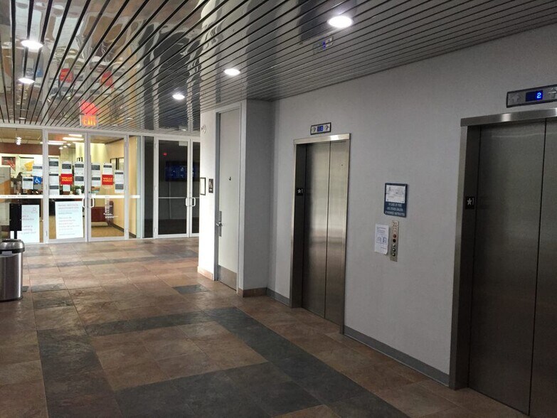 More Photos Of 1501 E Mockingbird Ln, Victoria Office For Lease