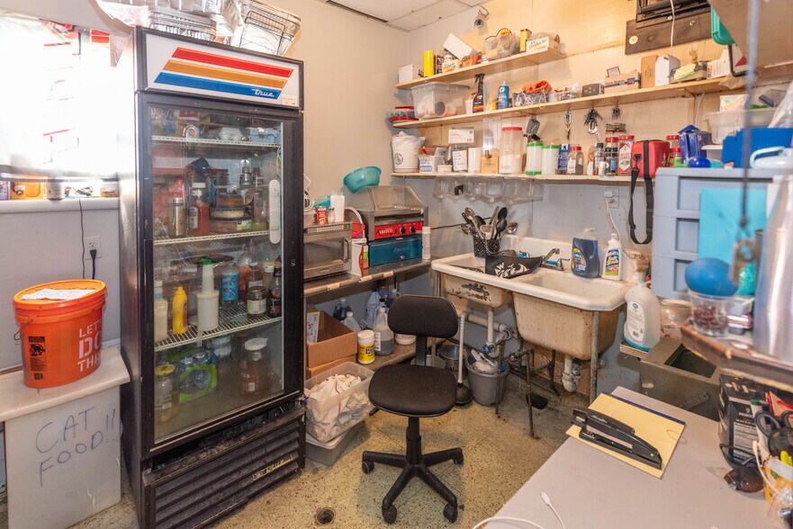 More Photos Of 2816 Old North Point Rd, Baltimore Bar For Sale