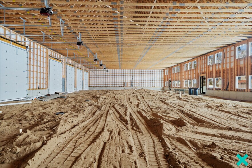 More Photos Of 923 Barnum SW st, Wyoming Flex For Lease