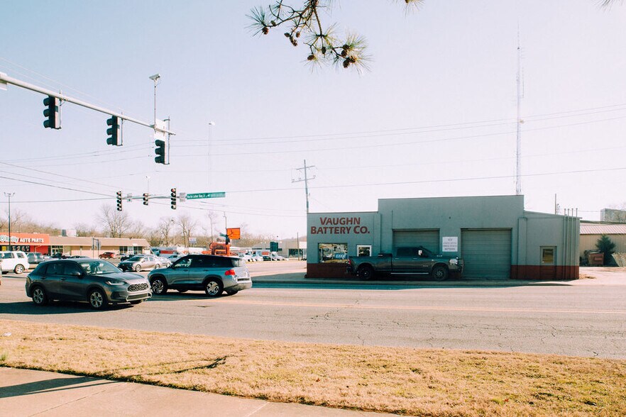 More Photos Of 601 S School Ave, Fayetteville Auto Repair For Sale