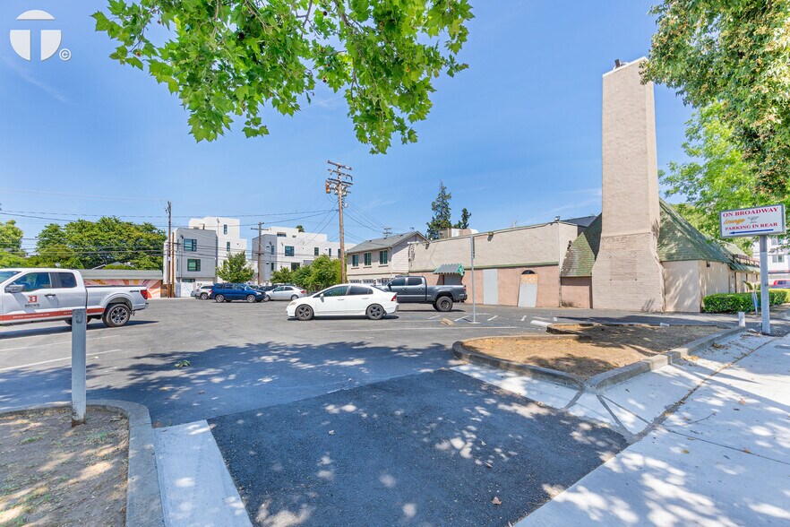 More Photos Of 1815-1817 Broadway, Sacramento Restaurant For Lease