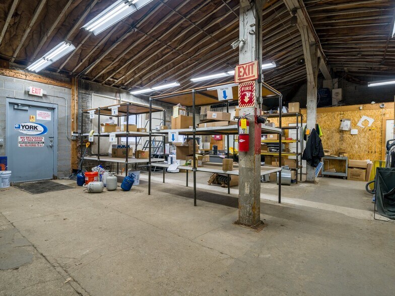 More Photos Of 50 Franklin St, Batavia Flex For Sale