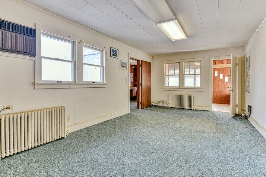 More Photos Of 314 Monmouth Rd, Millstone Warehouse For Lease