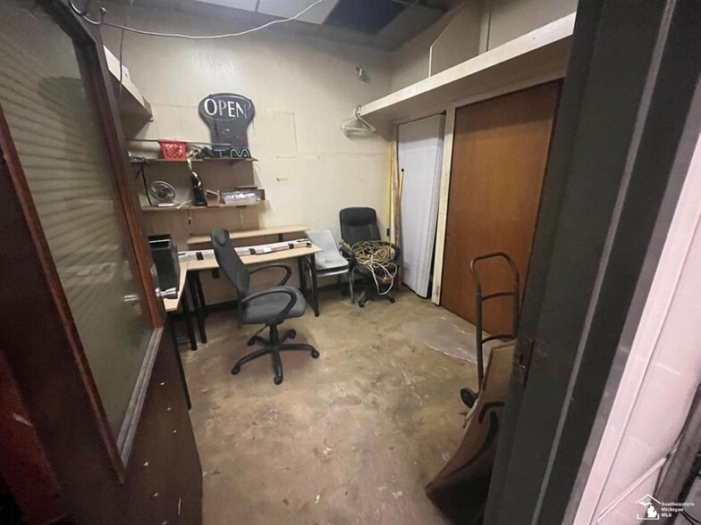 More Photos Of 1090 N Dixie Hwy, Monroe Restaurant For Sale