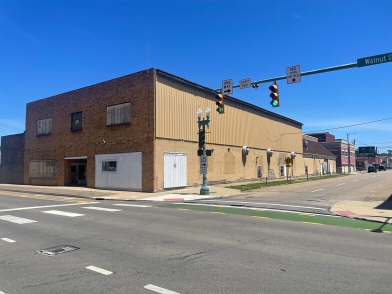 More Photos Of 300 Walnut Ave NE, Canton Warehouse For Sale